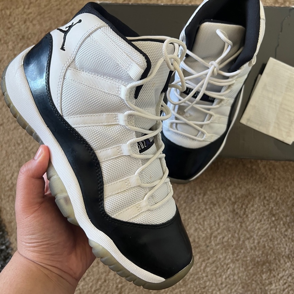 Air Jordan 11 ‘Concord’ 2011 size 7y (with receipt for proof of authenticity)